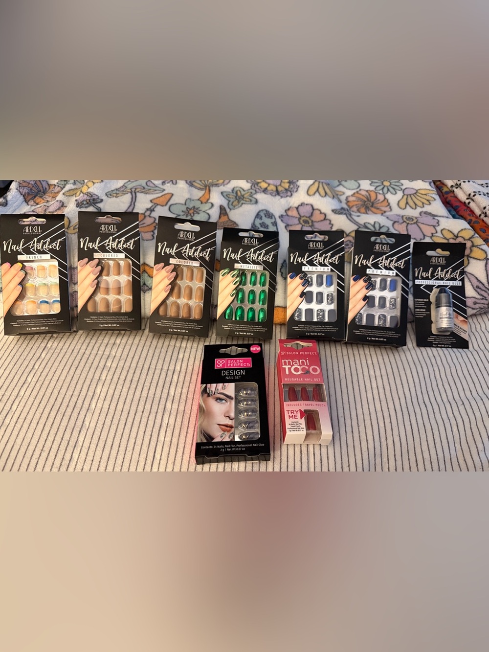 #44 - Ardell Professional Nail Addict Artificial Nails Set - 8 Colors + glue